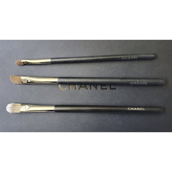 Set of 3 Chanel Makeup Brushes - velvet brush sleeves, drawstring bag - Picture 12 of 14
